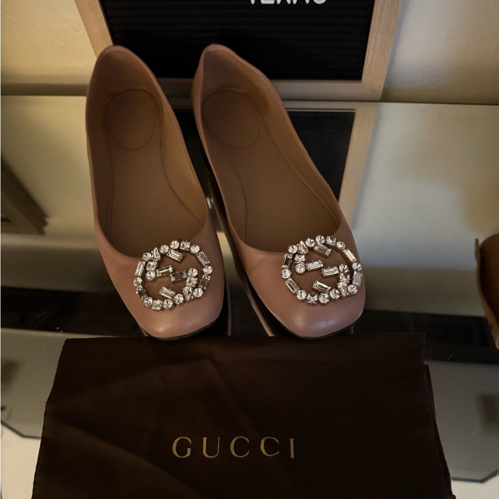Gucci nude Crystal Embellished Flats